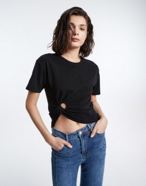 Black Urban Revivo Cropped With Ring Detail Women's T-Shirts | TDNZLI-187