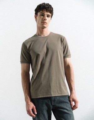 Khaki Urban Revivo Crew Neck Straight Men's T-Shirts | QLHOZV-458