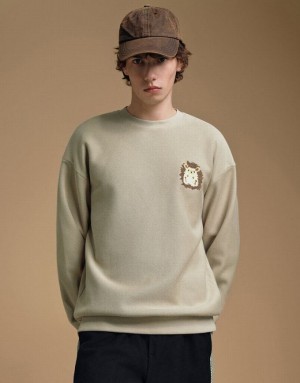 Khaki Urban Revivo Hedgehog Embroidered Crew Neck Men's Sweatshirts | FNHMST-369