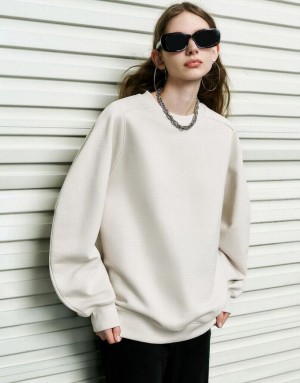 White Urban Revivo Crew Neck Loose Women's Sweatshirts | UVBHKW-472