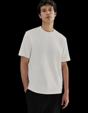 White Urban Revivo Crew Neck Straight Men's T-Shirts | ZTQLJA-673