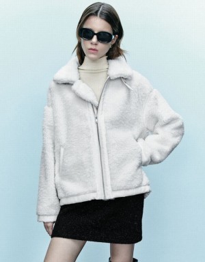 White Urban Revivo Zipper Front Furry Women's Coats | AVNWMP-243