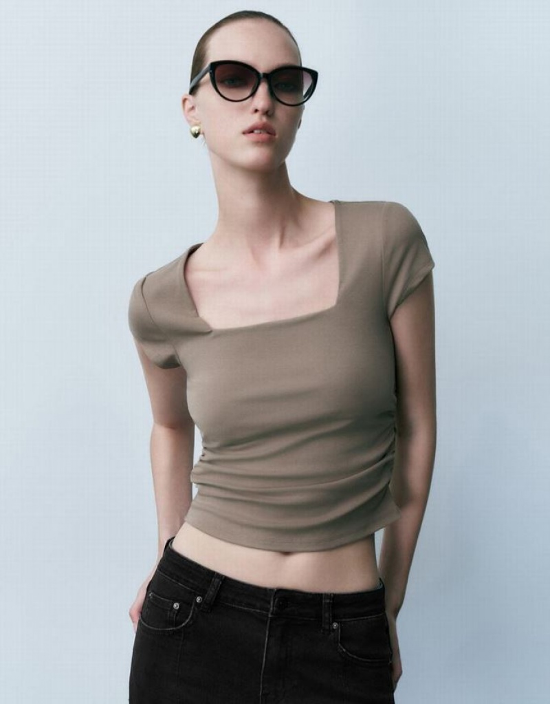 Khaki Urban Revivo Square-Cut Collar Skinny Knitted Women\'s T-Shirts | LDBOVC-153