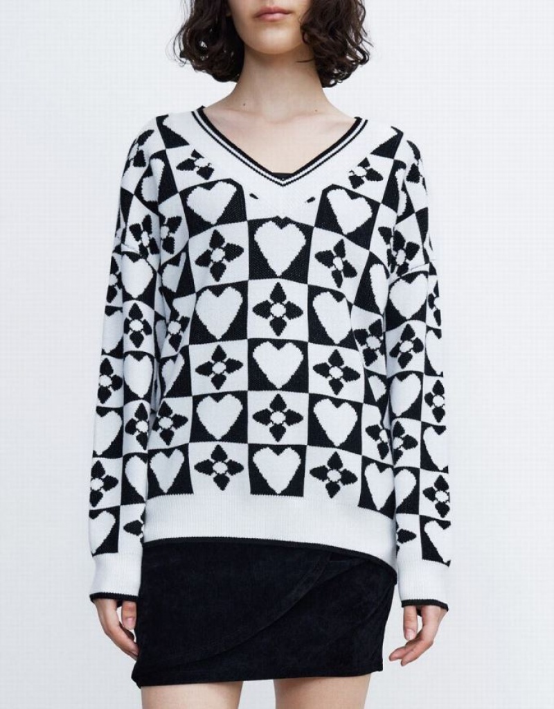 White / Black Urban Revivo Heart & Checkered Pattern Women's Sweaters | SJKOQX-087