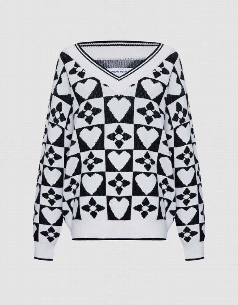 White / Black Urban Revivo Heart & Checkered Pattern Women\'s Sweaters | SJKOQX-087